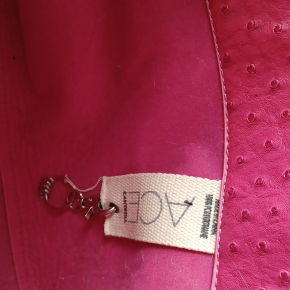 Pink tote purse with detachable zipper wallet with attached key chain inside - Picture 3 of 4